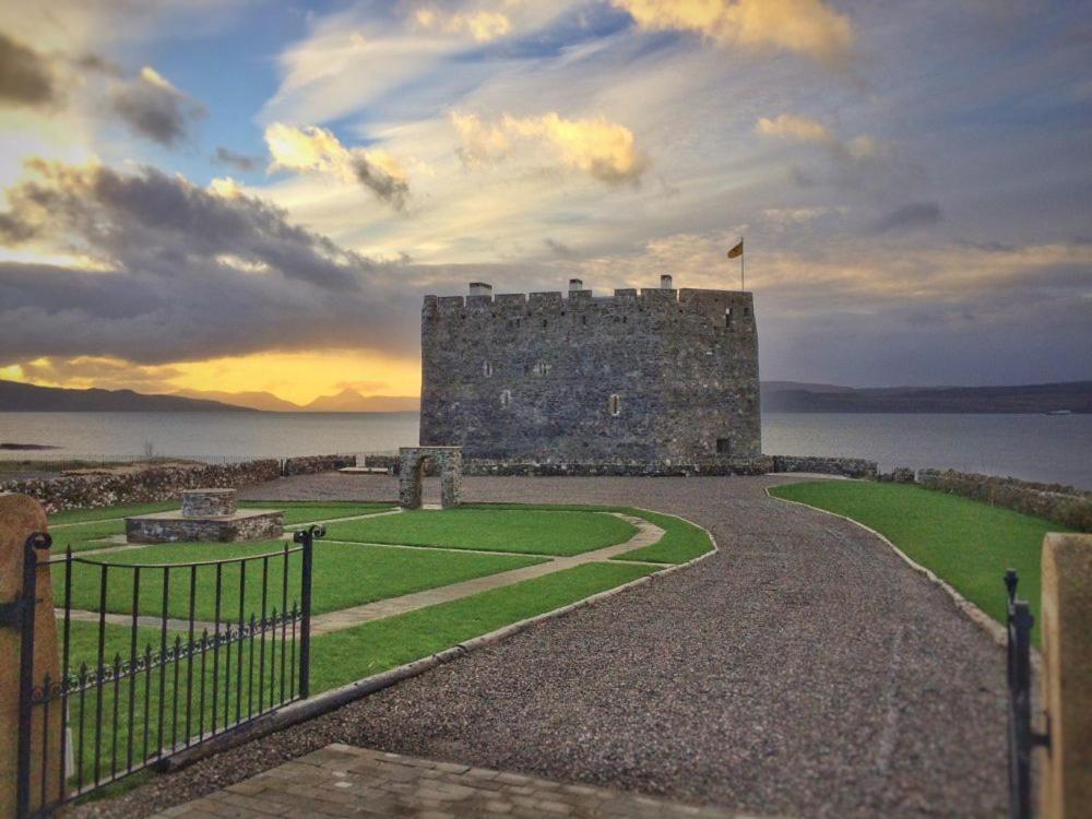 Mingary Castle - Restaurant With Rooms Kilchoan Buitenkant foto